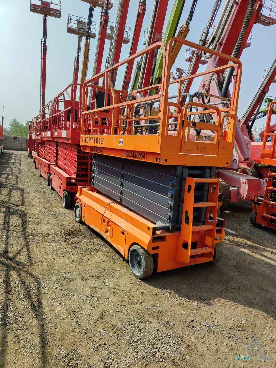 رافعه مقصيه scissor lift سيزر لفت 8متر10متر12متر14متر16متر كهرباء للايجار