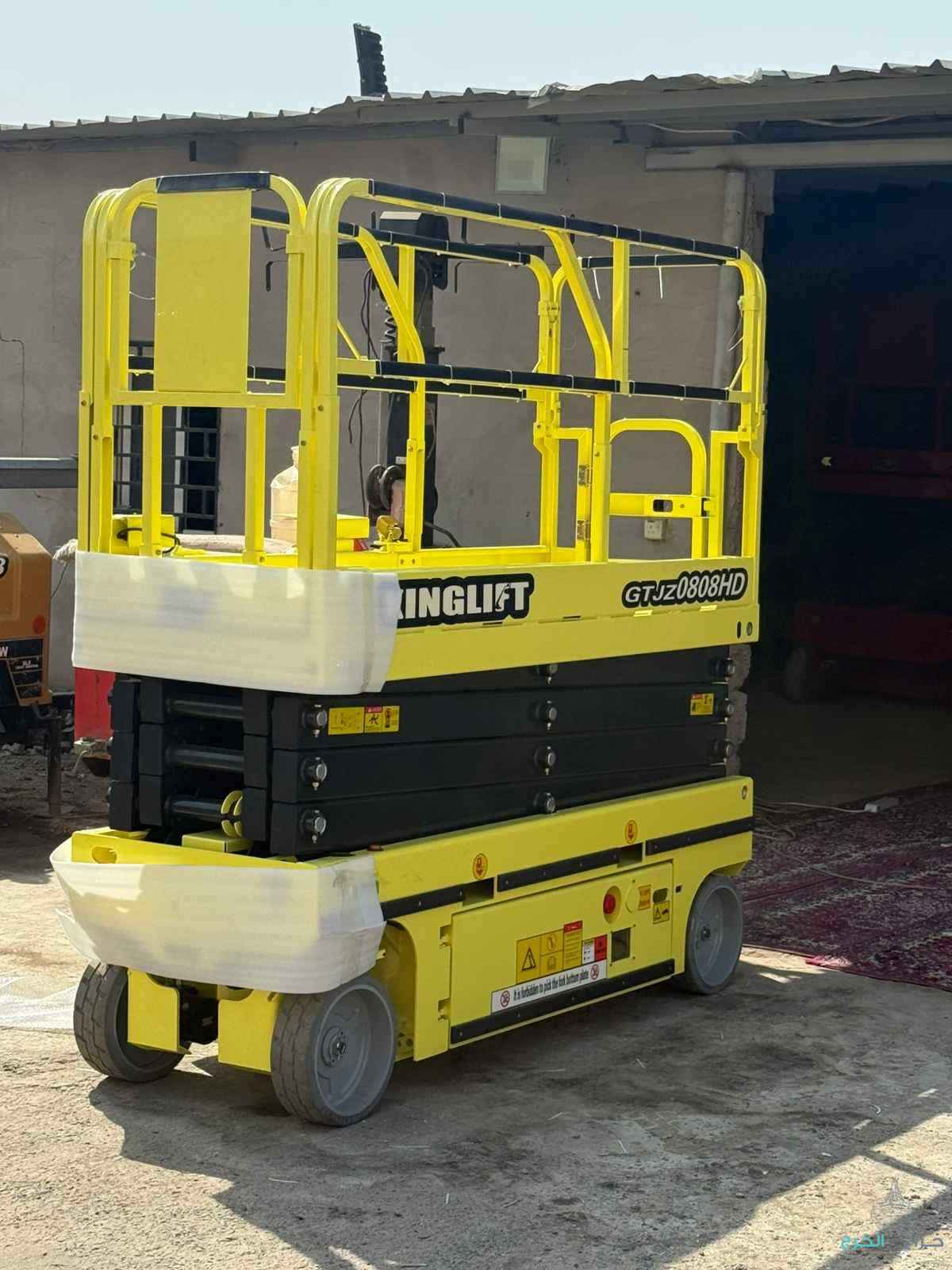 سيزر لفت 10متر12متر14متر16متر كهرباء للايجار 