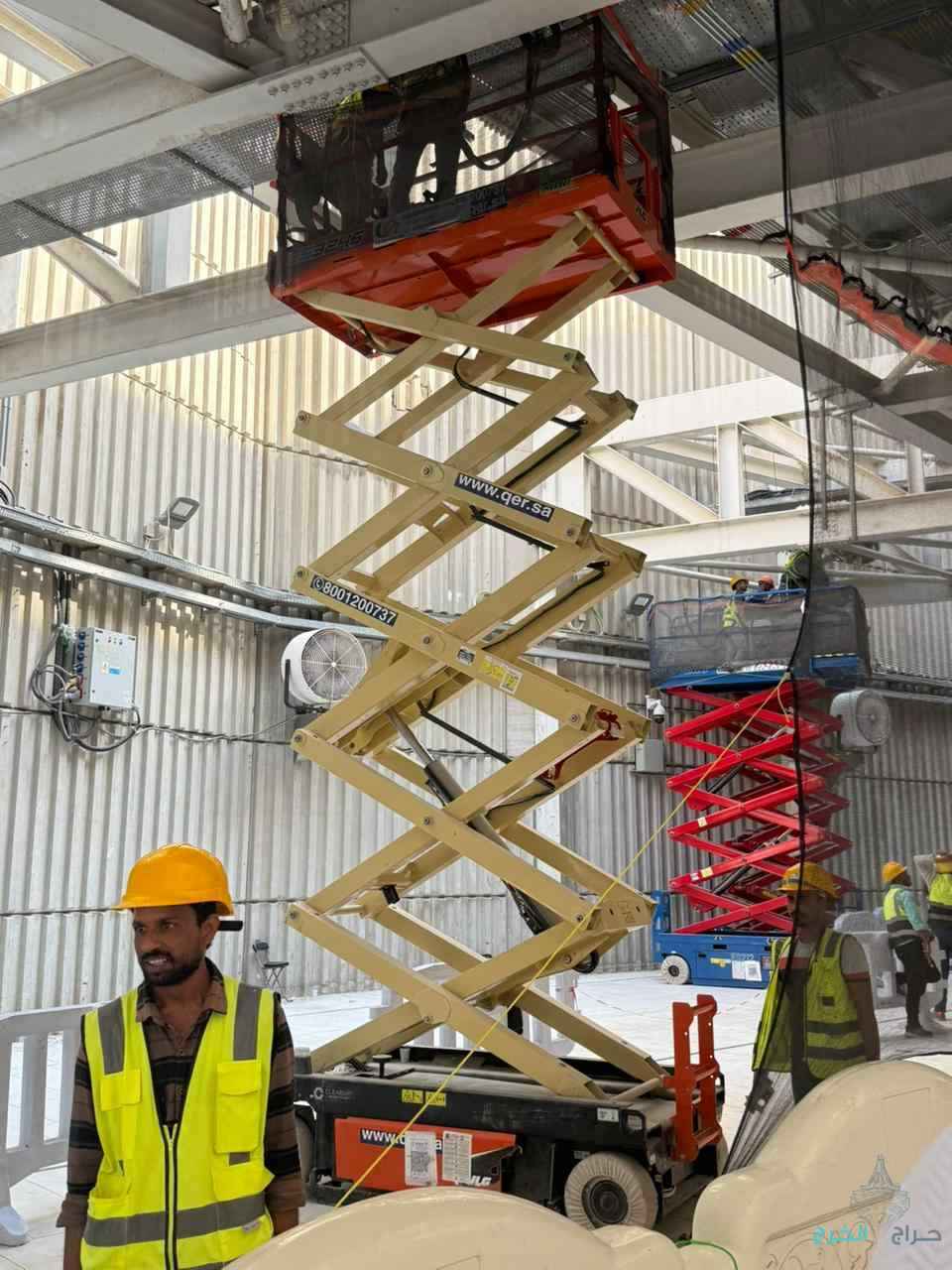 رافعه مقصيه سيزر لفت 14متر12متر16متر10متر كهرباء للايجار 