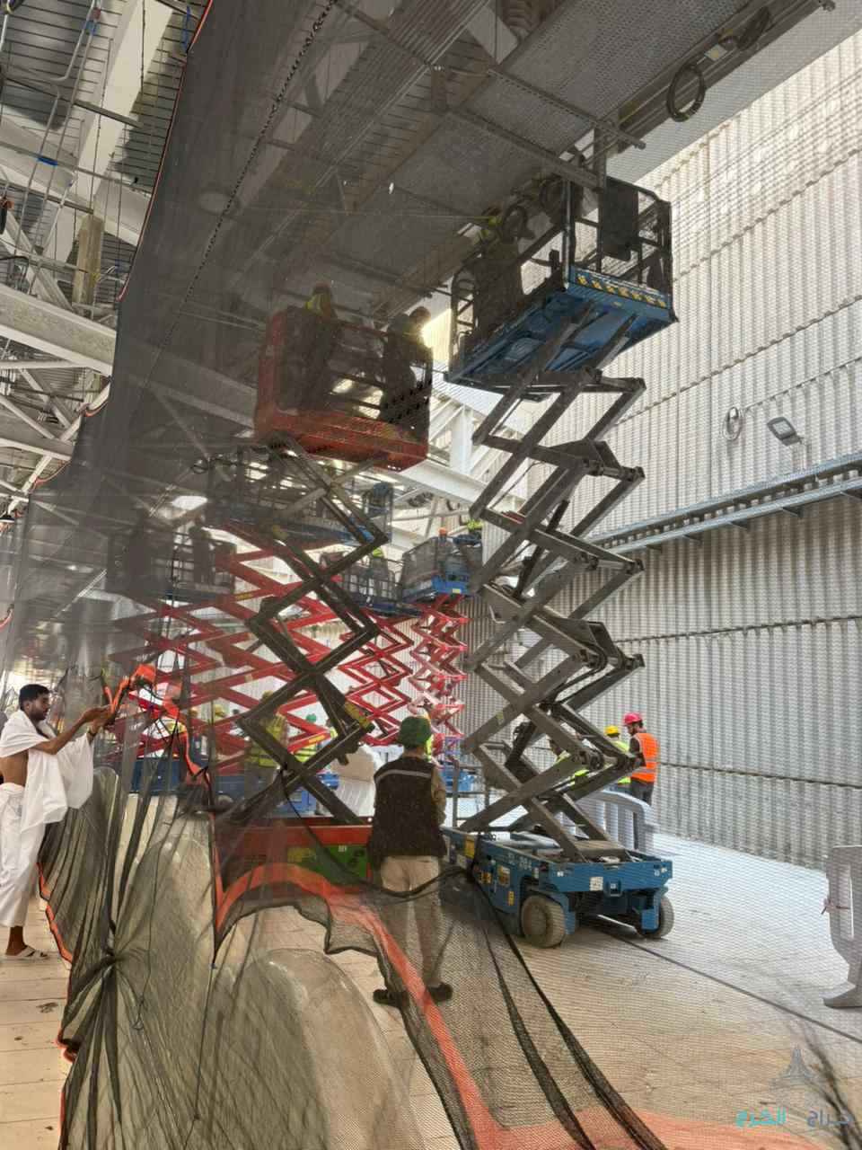 رافعه مقصيه سيزر لفت 14متر12متر16متر10متر كهرباء للايجار 