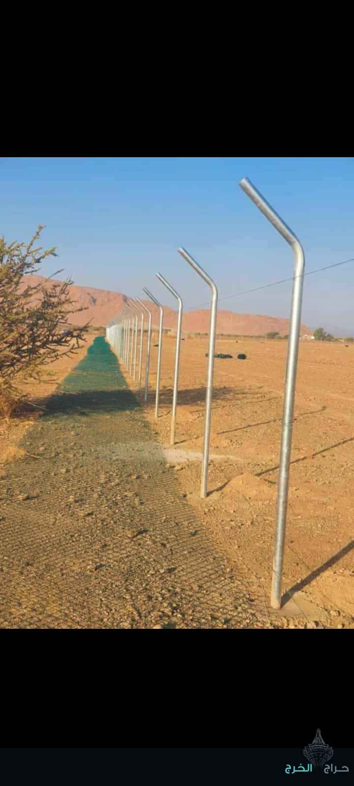 للبيع اعمده خشب الصنوبر الكهرباء القديمه اطوال مختلفه من 3.5 الى 12 متر البيع جمله مختلفالمقاسات ومقاولات شبوك