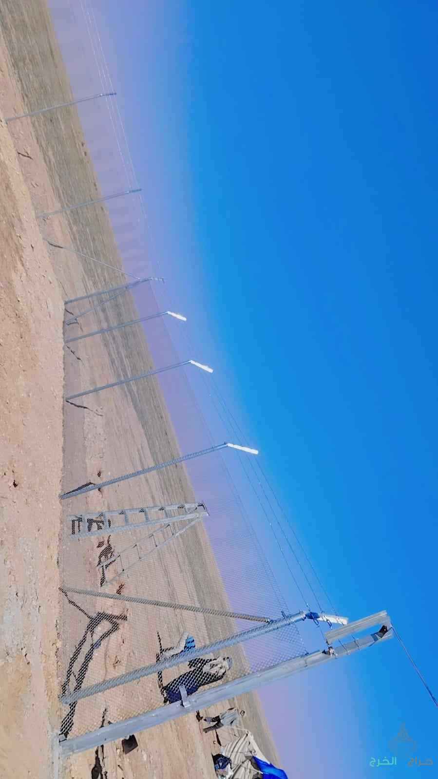 للبيع اعمده خشب الصنوبر الكهرباء القديمه اطوال مختلفه من 3.5 الى 12 متر البيع جمله مختلفالمقاسات ومقاولات شبوك