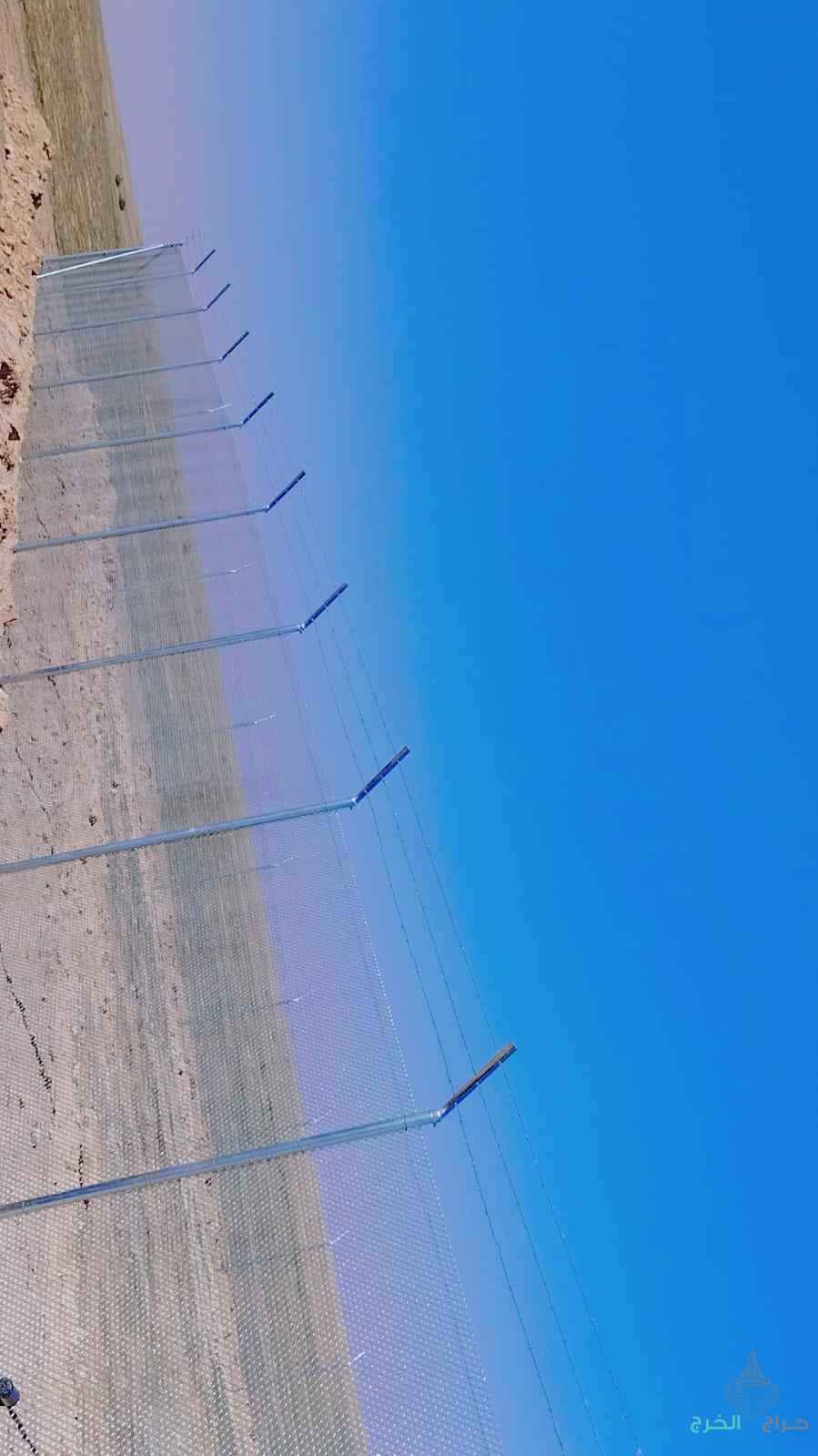 للبيع اعمده خشب الصنوبر الكهرباء القديمه اطوال مختلفه من 3.5 الى 12 متر البيع جمله مختلفالمقاسات ومقاولات شبوك