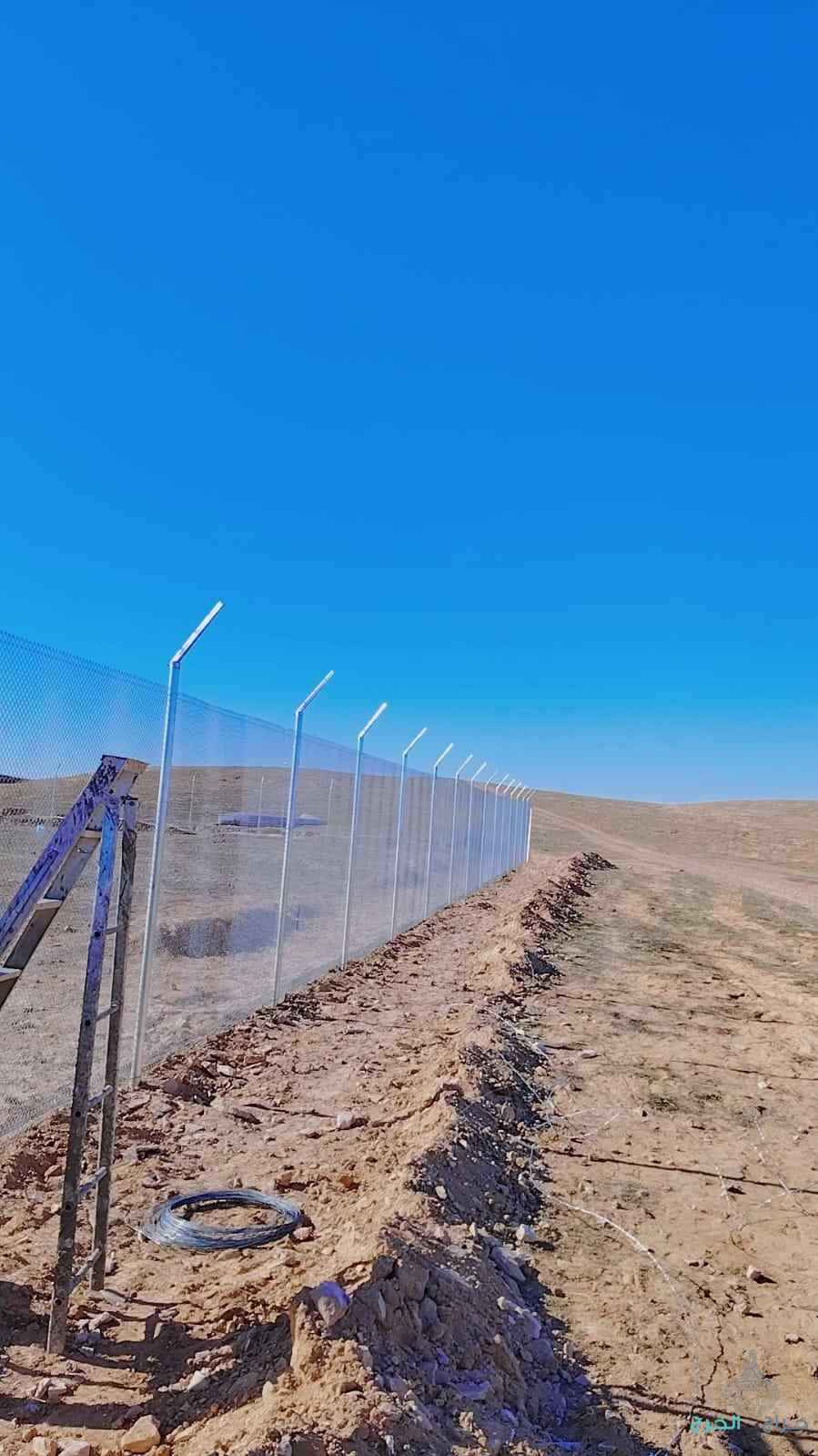 للبيع اعمده خشب الصنوبر الكهرباء القديمه اطوال مختلفه من 3.5 الى 12 متر البيع جمله مختلفالمقاسات ومقاولات شبوك