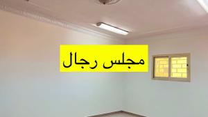 شقة دور علوي للايجار الشهري مدخل مستقل وبايكة 