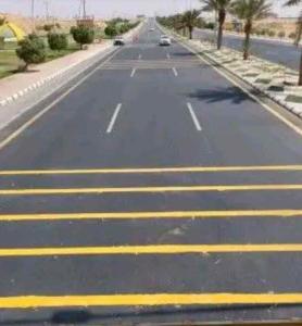 دهانات طرق تخطيط مواقف السيارات وتخطيط محطات الوقود وتخطيط الشوارع ورسم اسهم ورسم مواقف معاقين ورسم احرف ودهان البلدوره وكل مستلزمات الطرق بجميع انحاء المملكة 