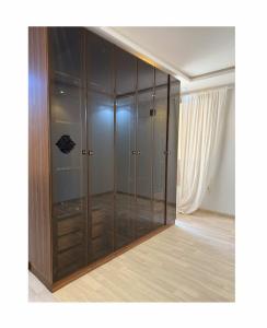 دولاب تصميم حديث مودرن بحالة ممتازة