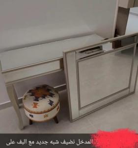 للبيع مدخل وبف شبه جديد  على السوم للتواصل 0551170866