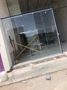 زجاج سكريت واجهات مكاتب شور دربزين استركشر المنيوم فك تركيب صيانه ابواب سحاب 