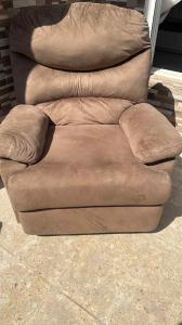 التخلص من الاثاث القديم 