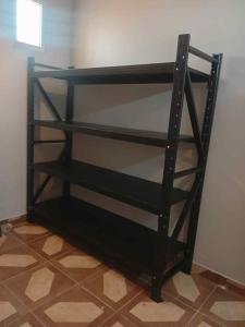 رفوف ارفف محلات تجاريه رفوف مستودعات رفوف تخزين منزليه ارفف بقاله 