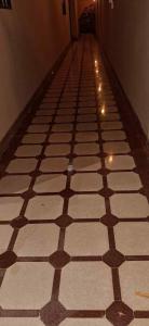 جلي بلاط تلميع الرخام معلم باكستاني 