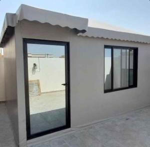 الخيام مظلات 