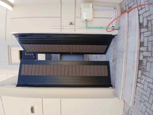 دهان ابواب حديد خشب زيتي لاري